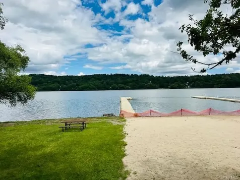 15 Roanoke Road Patterson NY 12563