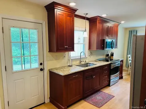 15 Roanoke Road Patterson NY 12563