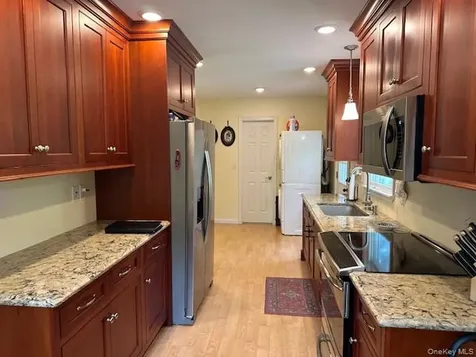 15 Roanoke Road Patterson NY 12563