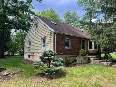 8 Mountain View Suffern NY 10901
