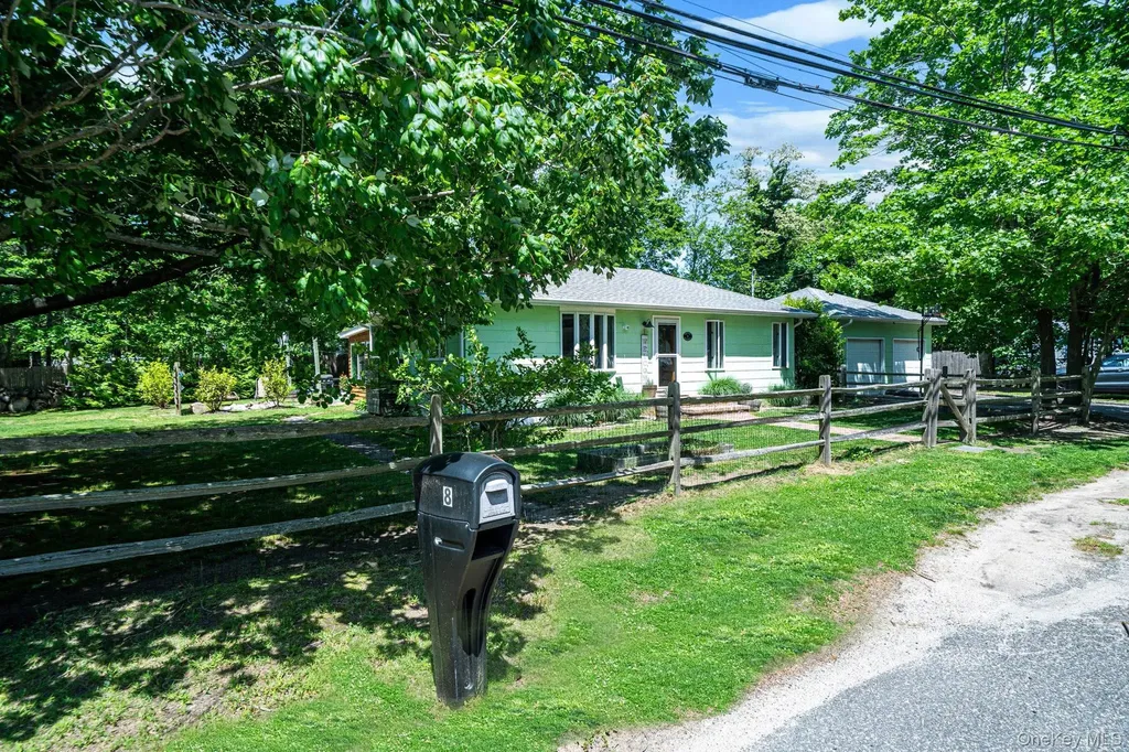 8 Hill Street E Wading River NY 11792