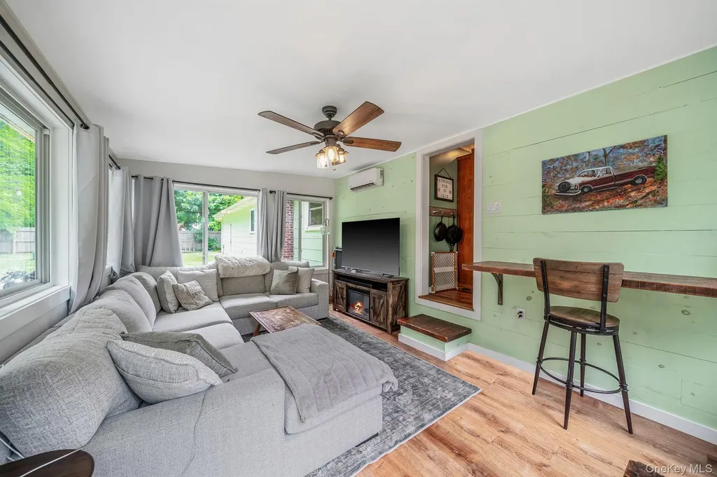 8 Hill Street E Wading River NY 11792