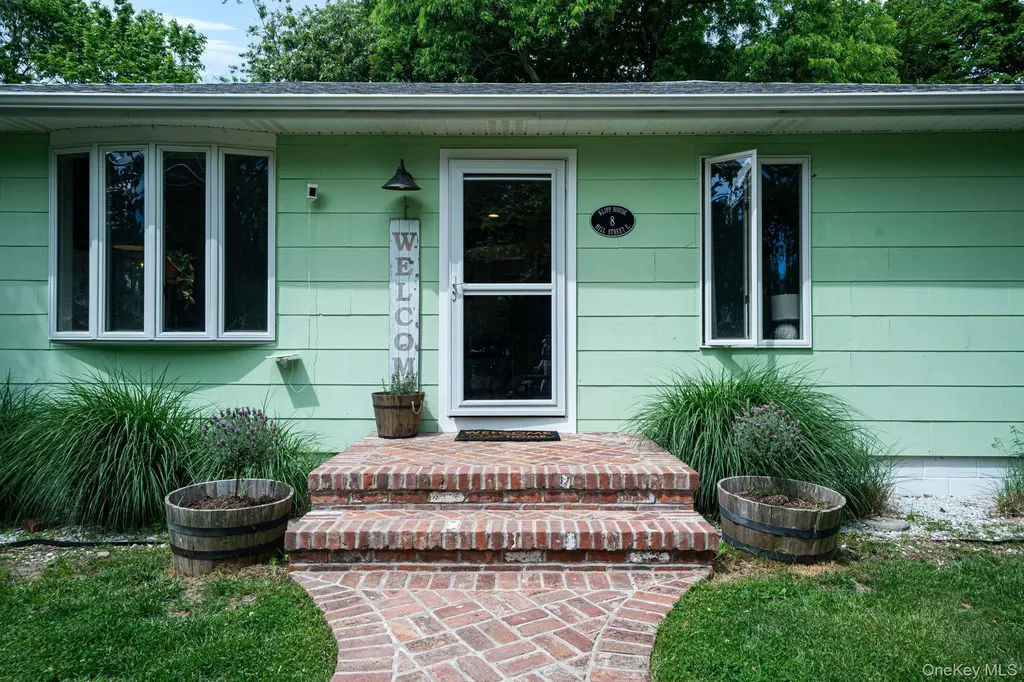 8 Hill Street E Wading River NY 11792