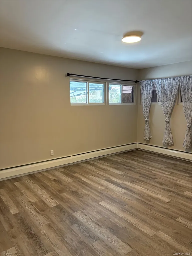 405 I U Willets Road Roslyn Heights NY 11577