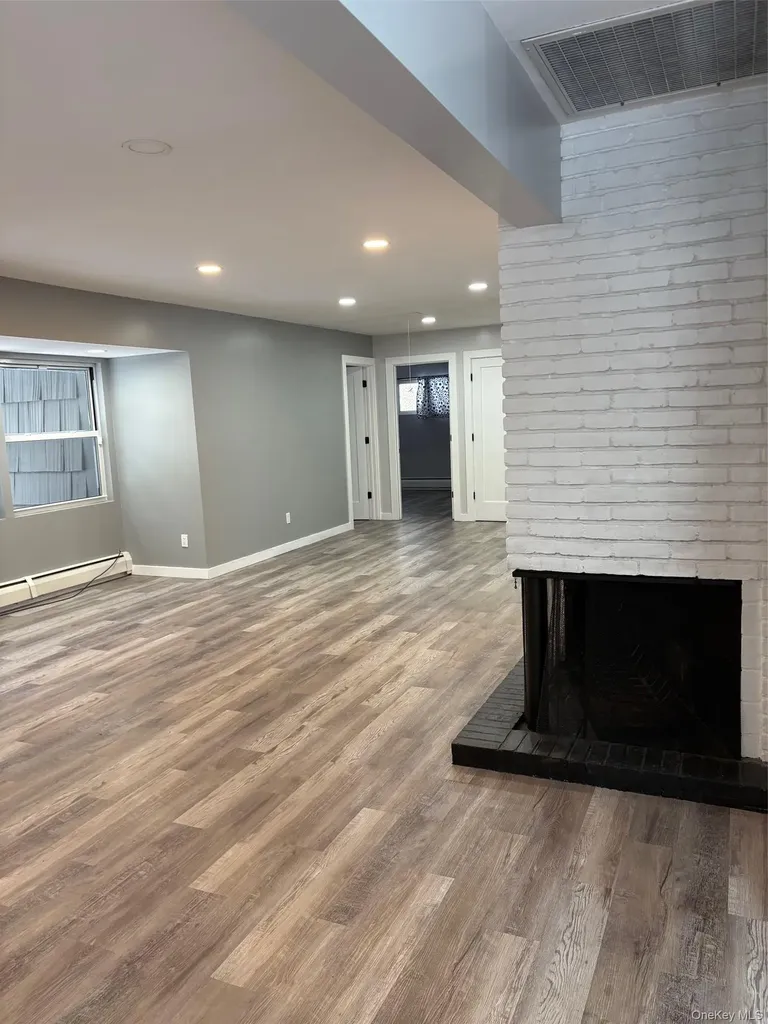 405 I U Willets Road Roslyn Heights NY 11577