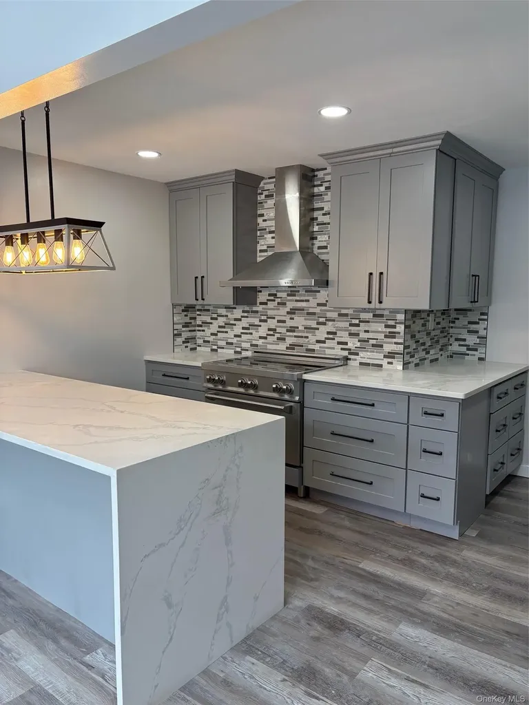405 I U Willets Road Roslyn Heights NY 11577