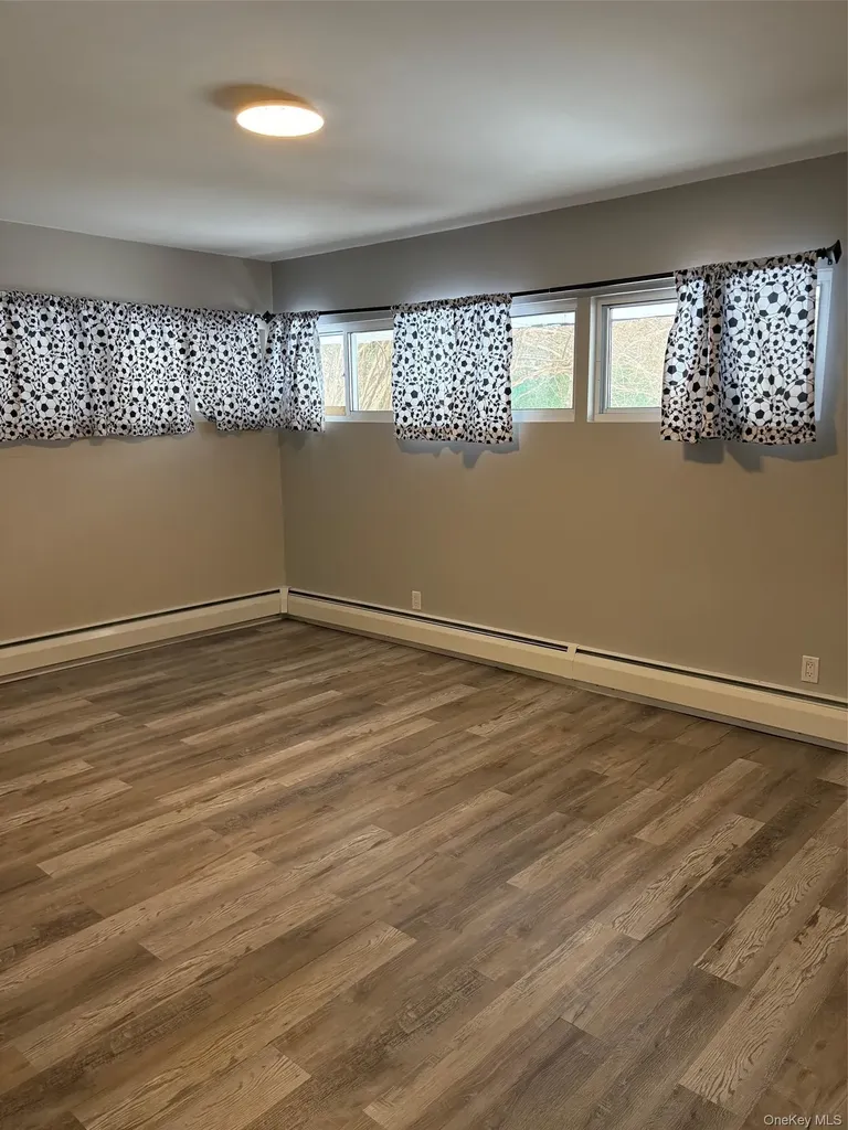405 I U Willets Road Roslyn Heights NY 11577