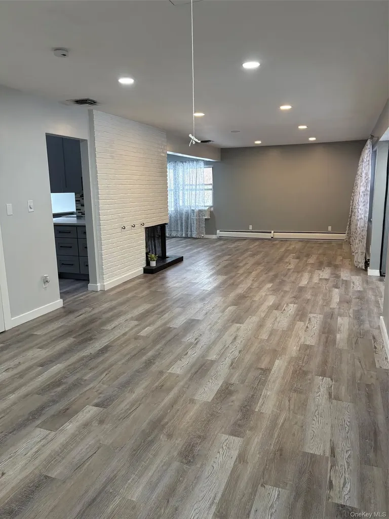 405 I U Willets Road Roslyn Heights NY 11577