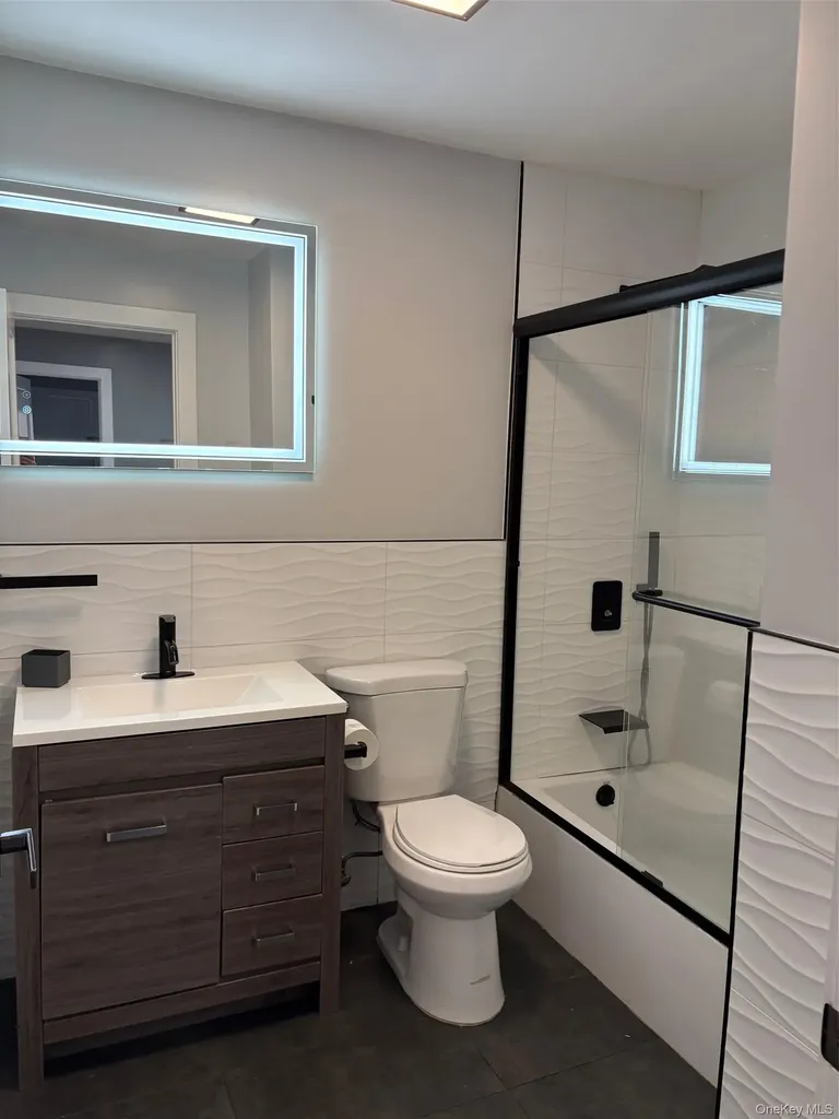 405 I U Willets Road Roslyn Heights NY 11577