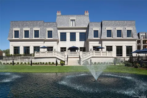 5000 Royal Court North Hills NY 11040