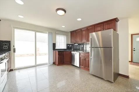 9 Cabot Rd W Massapequa NY 11758