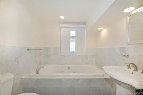 9 Cabot Rd W Massapequa NY 11758