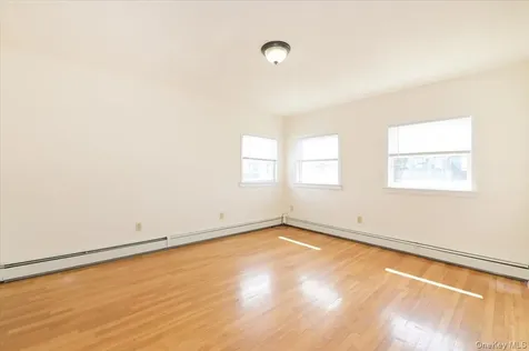 9 Cabot Rd W Massapequa NY 11758