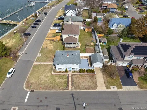 9 Cabot Rd W Massapequa NY 11758
