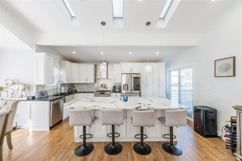 7 Dunhill Road Manhasset Hills NY 11040