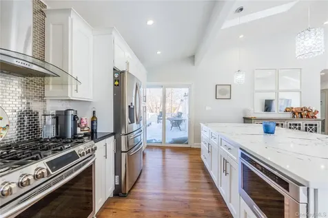 7 Dunhill Road Manhasset Hills NY 11040