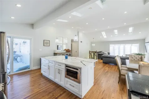 7 Dunhill Road Manhasset Hills NY 11040