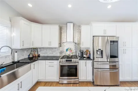 7 Dunhill Road Manhasset Hills NY 11040