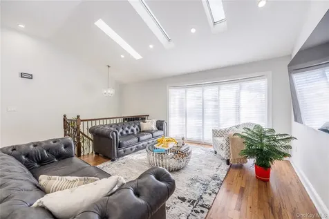 7 Dunhill Road Manhasset Hills NY 11040