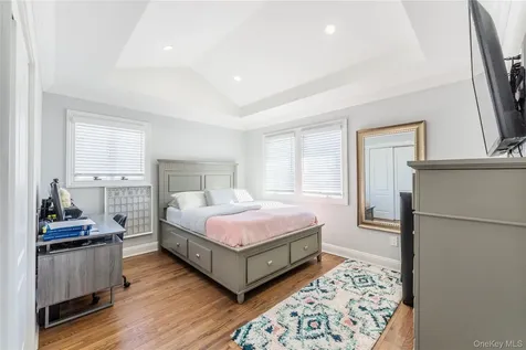 7 Dunhill Road Manhasset Hills NY 11040