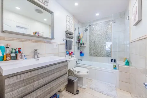 7 Dunhill Road Manhasset Hills NY 11040