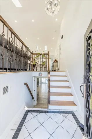 7 Dunhill Road Manhasset Hills NY 11040