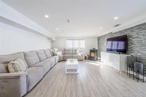 7 Dunhill Road Manhasset Hills NY 11040