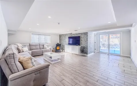 7 Dunhill Road Manhasset Hills NY 11040
