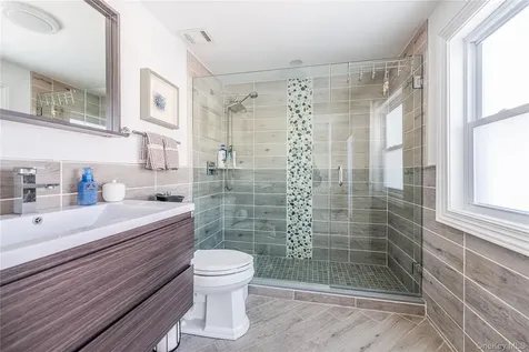 7 Dunhill Road Manhasset Hills NY 11040