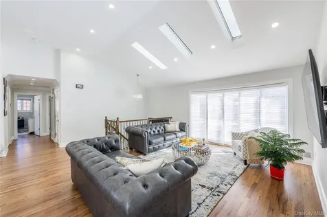 7 Dunhill Road Manhasset Hills NY 11040