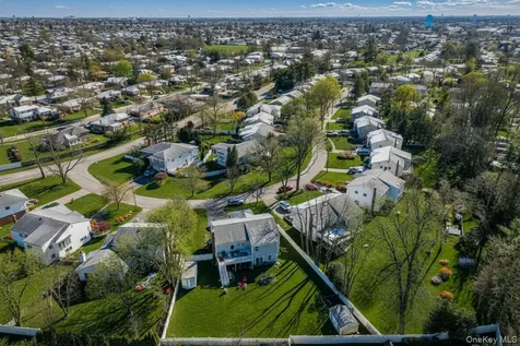 7 Dunhill Road Manhasset Hills NY 11040