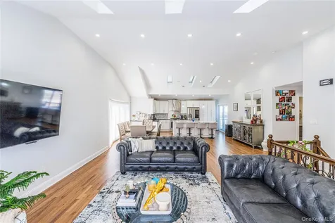 7 Dunhill Road Manhasset Hills NY 11040