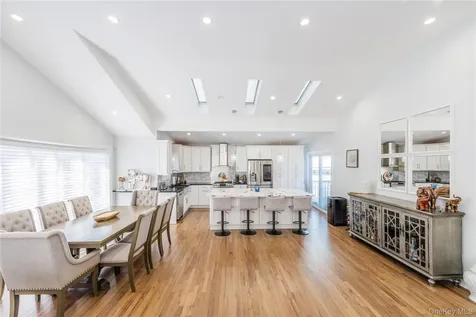 7 Dunhill Road Manhasset Hills NY 11040