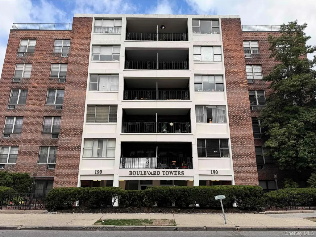 190 First Street Mineola NY 11501