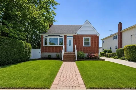 27 Alice Court East Rockaway NY 11518