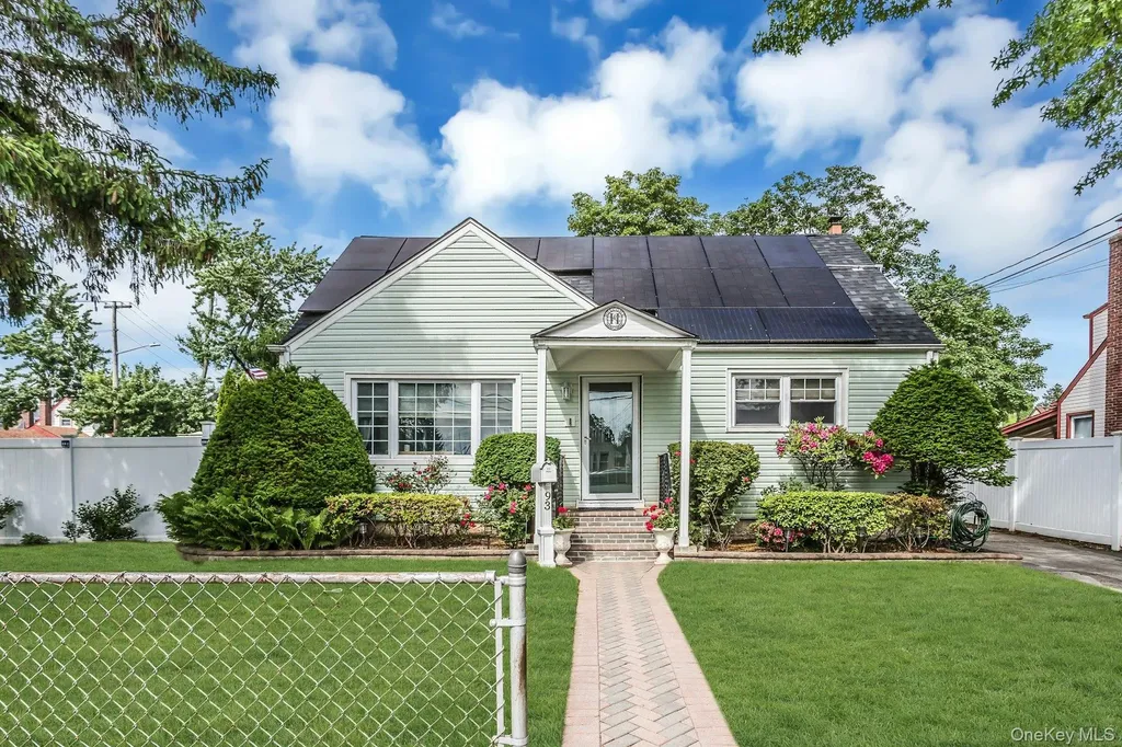 93 Gilroy Avenue Uniondale NY 11553