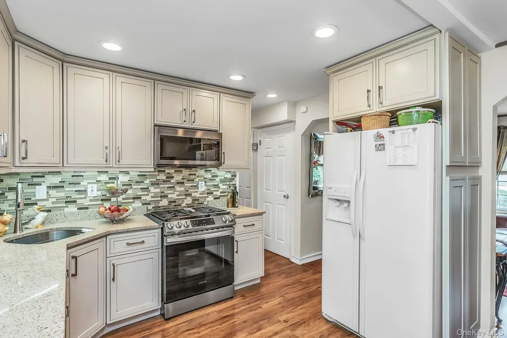 93 Gilroy Avenue Uniondale NY 11553