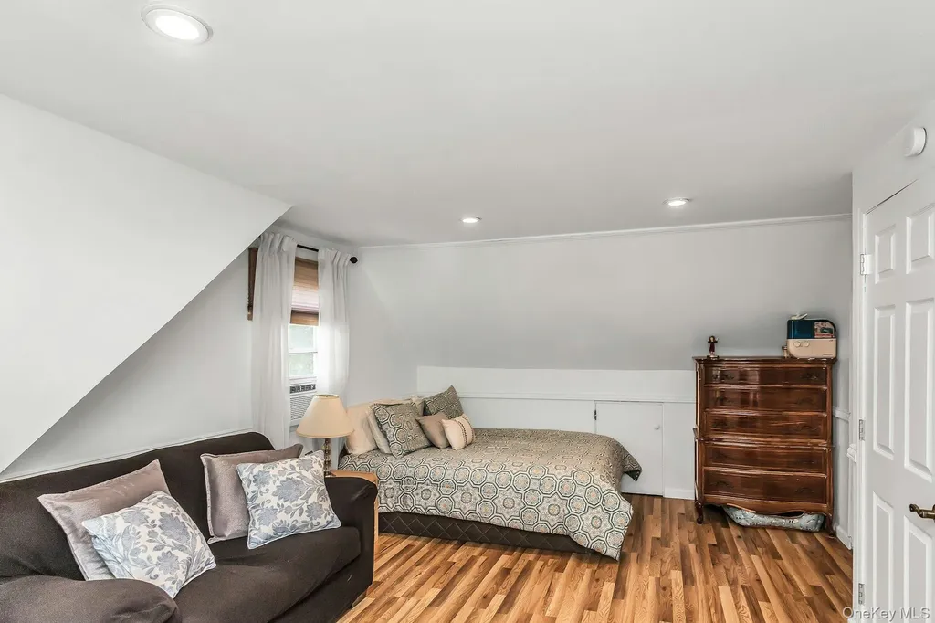 93 Gilroy Avenue Uniondale NY 11553