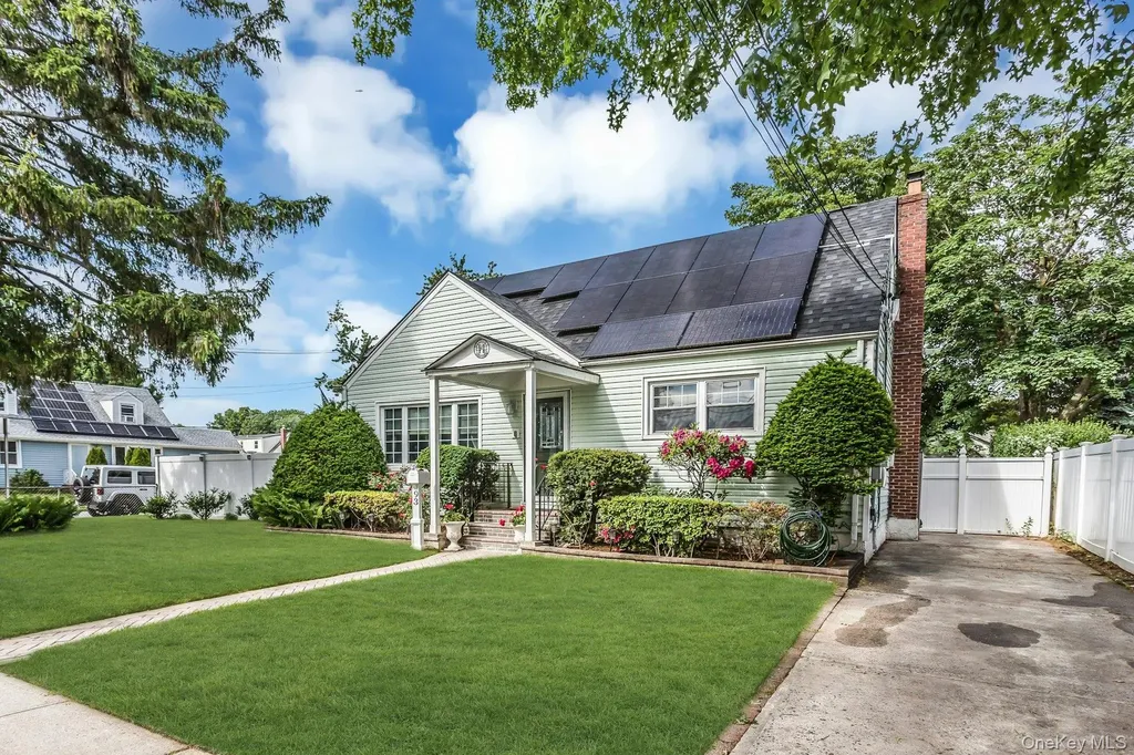 93 Gilroy Avenue Uniondale NY 11553
