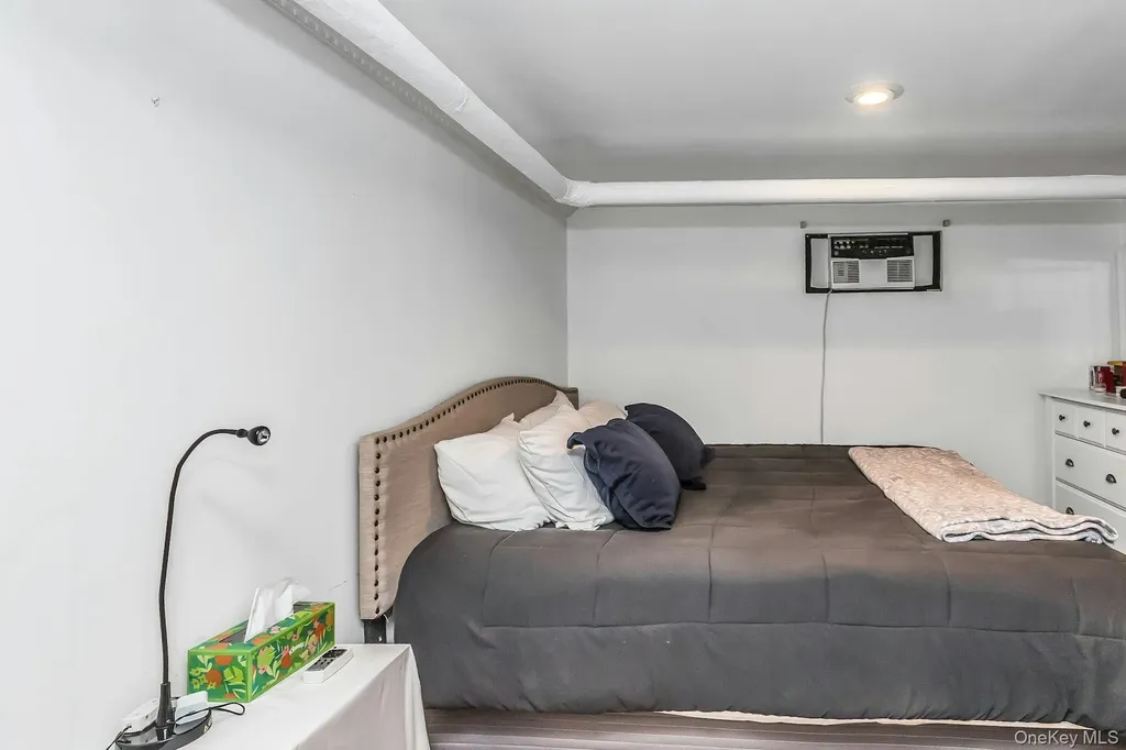 93 Gilroy Avenue Uniondale NY 11553
