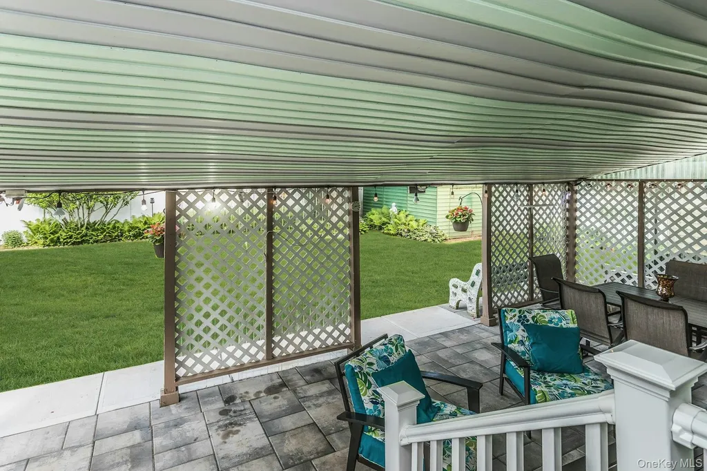 93 Gilroy Avenue Uniondale NY 11553