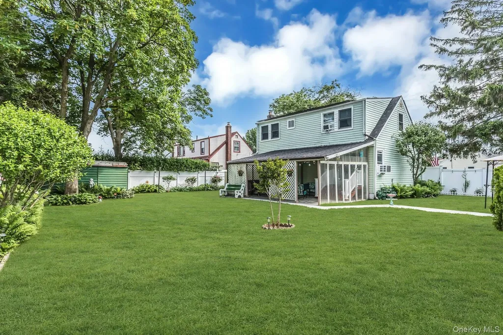 93 Gilroy Avenue Uniondale NY 11553