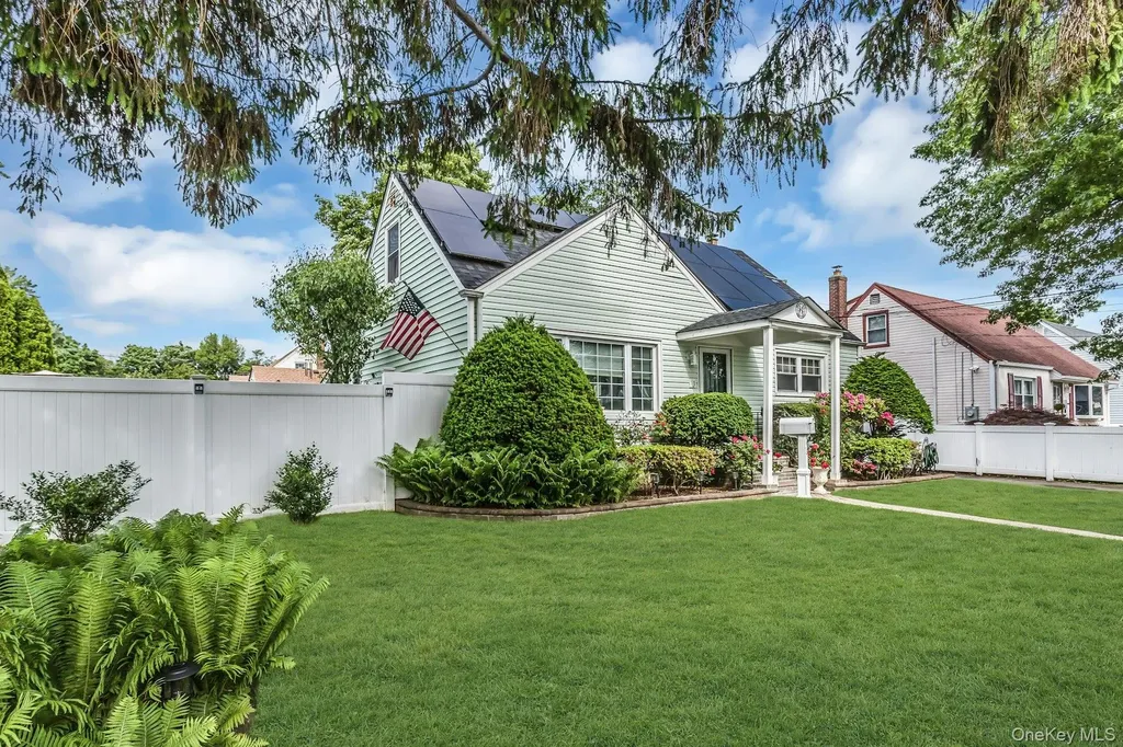 93 Gilroy Avenue Uniondale NY 11553