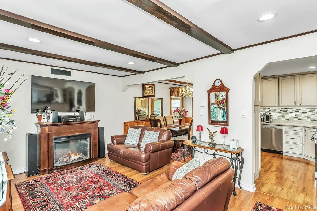93 Gilroy Avenue Uniondale NY 11553