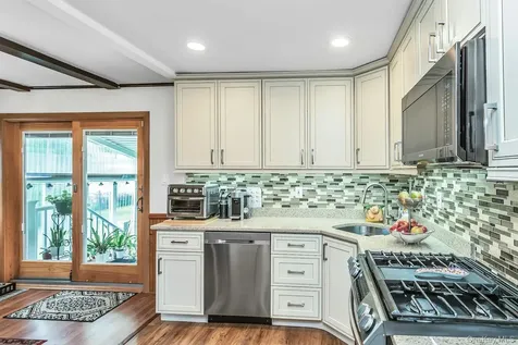 93 Gilroy Avenue Uniondale NY 11553