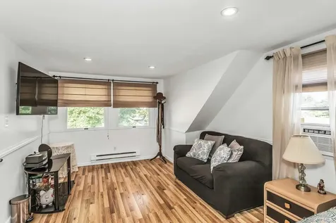 93 Gilroy Avenue Uniondale NY 11553
