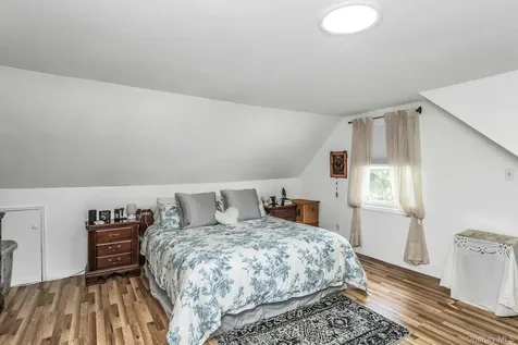 93 Gilroy Avenue Uniondale NY 11553