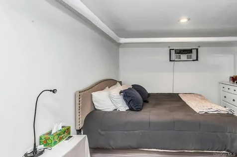 93 Gilroy Avenue Uniondale NY 11553