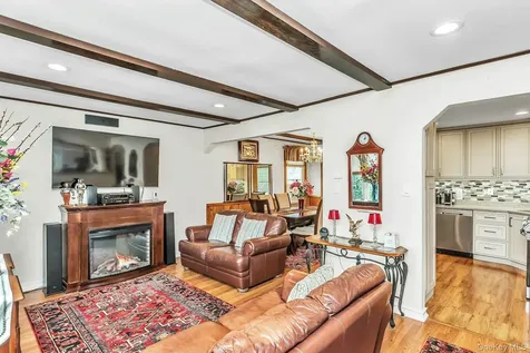 93 Gilroy Avenue Uniondale NY 11553
