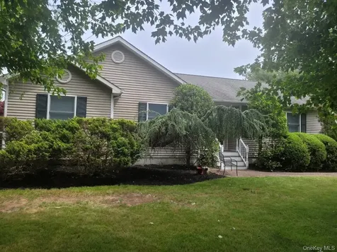 312 Riley Avenue Calverton NY 11933